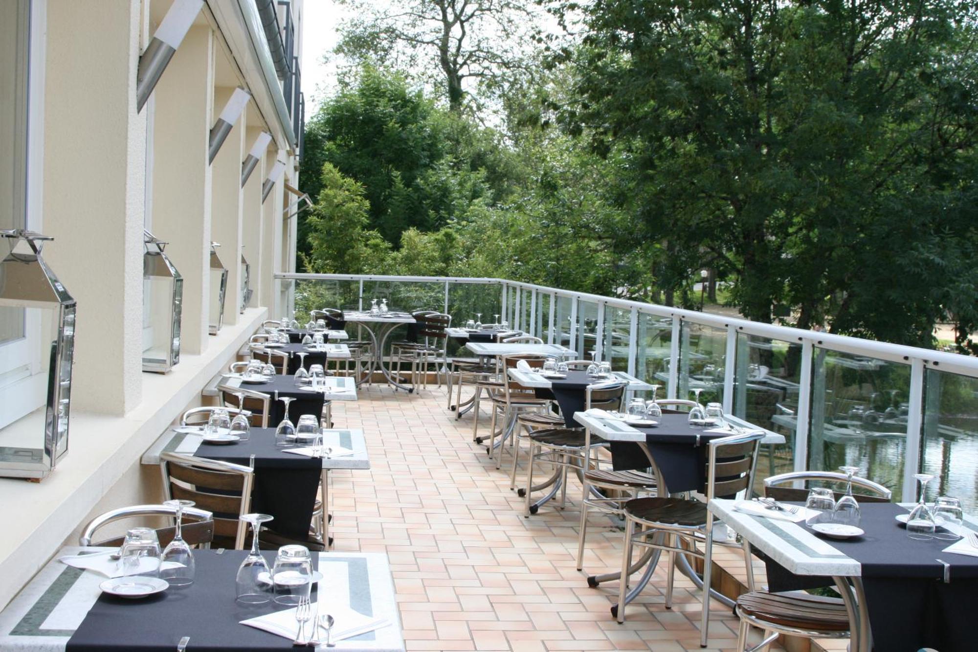 Logis Hotel Auberge De L'Etang Magnac-Bourg Exterior photo